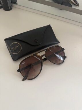 Ray-Ban unisex Rb4376 Aviator Sunglasses